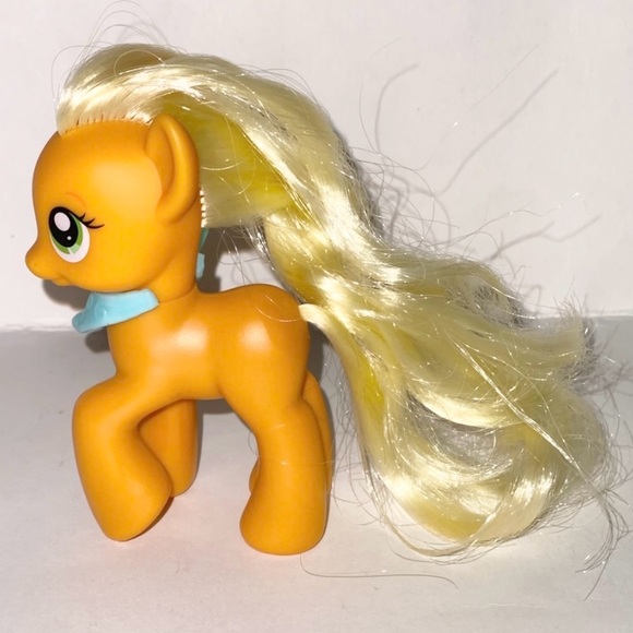 SOLD - My Little Pony FiM G4 Apple Jack Farm Truck Raised Hoof - Picture 4 of 10